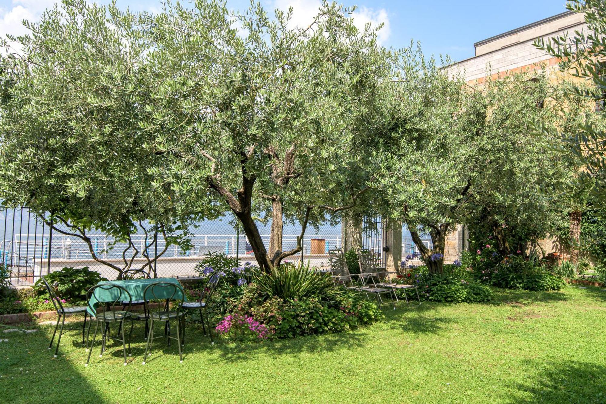 Residenza Di Prestigio In Riva Al Lago Marone Loft Exterior foto